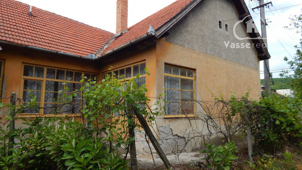 PREDANÉ : Domček na rekreaciu s úžasným výhladom   s veľkou záhradou v Kamenici nad Hronom