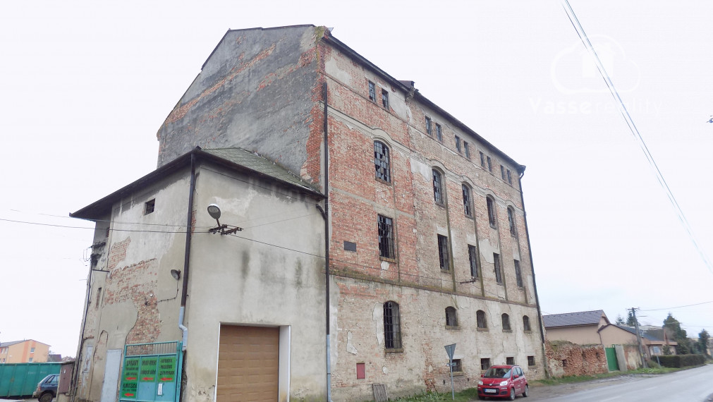 Budova na investíciu s eurofondov   -bývalý mlyn v Bátorových Kosihách.