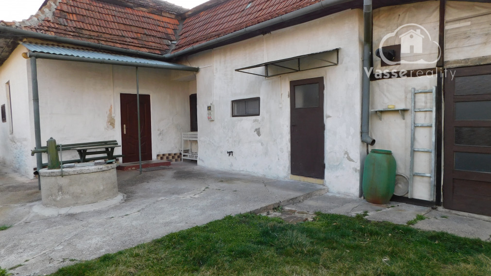 Predané  !Ponúkame Vám na predaj 3-izb. rodinný dom v obci Gbelce s veľkým pozemkom /2027m2/.