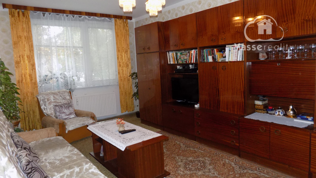 Predané ! Na predaj veľký 3 izb . byt /84m2/ na ul. G.Bethlena v Nových Zámkoch .