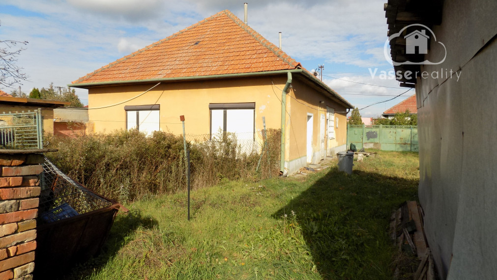 Predané ! !Na predaj  dom v Tvrdošovciach s veľkou záhradou 2003m2.