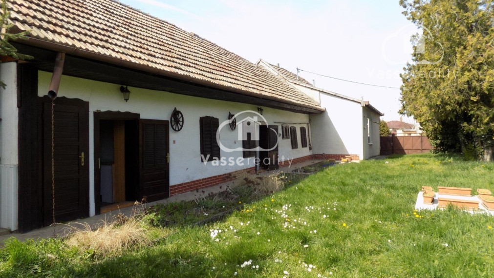 Pozemok 1715m2 v centre obce Tvrdošovce vhodné na stavbu pre 2 domy.