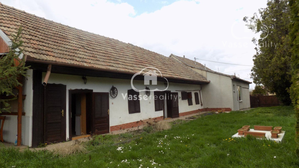 Pozemok 1715m2 v centre obce Tvrdošovce vhodné na stavbu pre 2 domy.