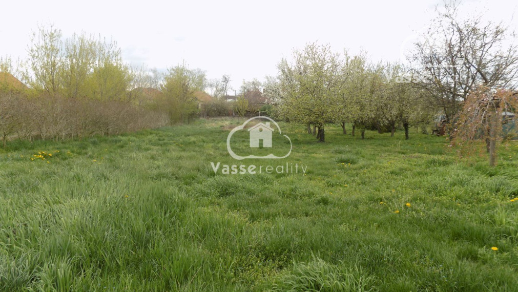 Pozemok 1715m2 v centre obce Tvrdošovce vhodné na stavbu pre 2 domy.