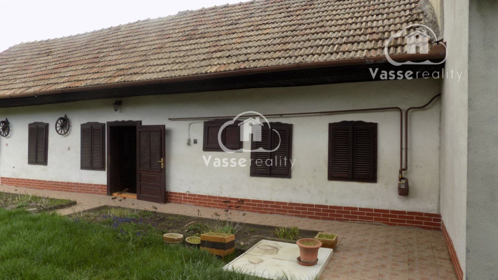 Na predaj 2 domy so samostatným vstupom na jednom pozemku vhodný na chalupu alebo na bývanie  v centre Tvrdošoviec.