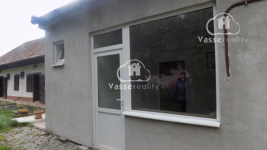 Na predaj 2 domy so samostatným vstupom na jednom pozemku vhodný na chalupu alebo na bývanie  v centre Tvrdošoviec.