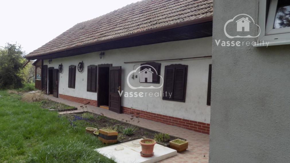 Na predaj 2 domy so samostatným vstupom na jednom pozemku vhodný na chalupu alebo na bývanie  v centre Tvrdošoviec.