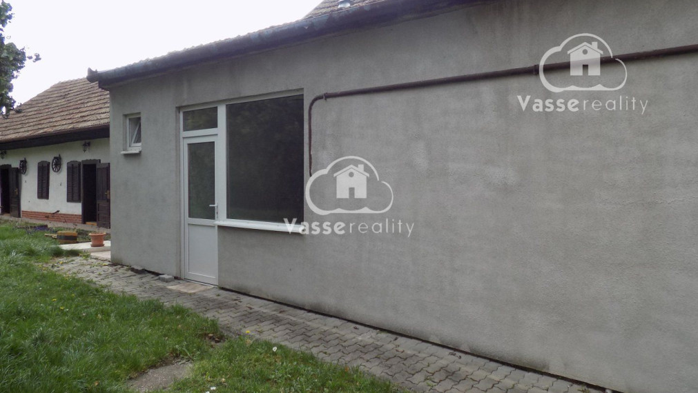 Na predaj 2 domy so samostatným vstupom na jednom pozemku vhodný na chalupu alebo na bývanie  v centre Tvrdošoviec.