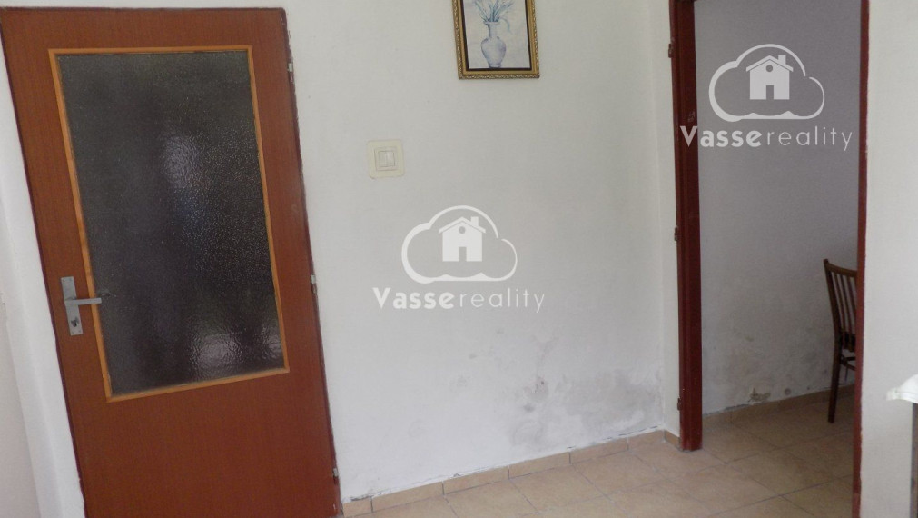 Na predaj 2 domy so samostatným vstupom na jednom pozemku vhodný na chalupu alebo na bývanie  v centre Tvrdošoviec.