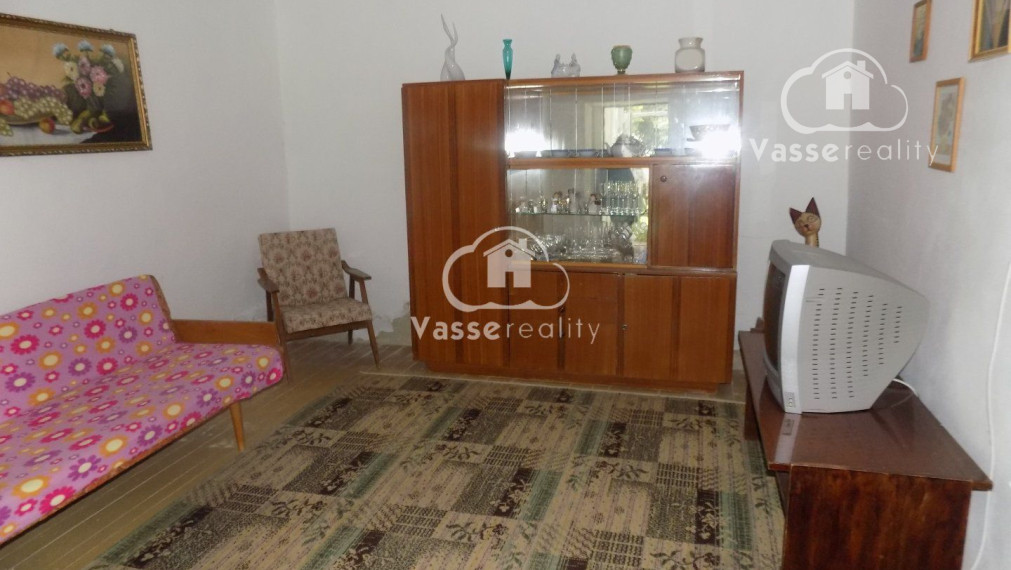 Na predaj 2 domy so samostatným vstupom na jednom pozemku vhodný na chalupu alebo na bývanie  v centre Tvrdošoviec.