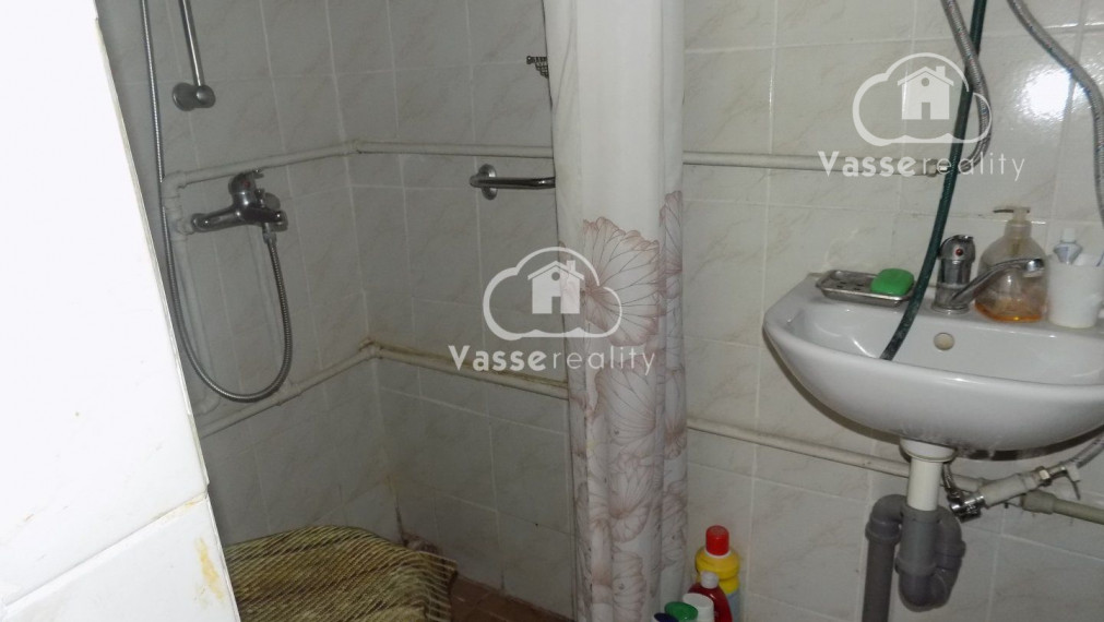 Na predaj 2 domy so samostatným vstupom na jednom pozemku vhodný na chalupu alebo na bývanie  v centre Tvrdošoviec.