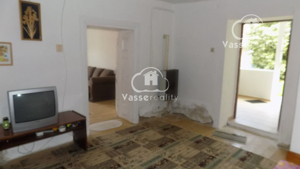 Na predaj 2 domy so samostatným vstupom na jednom pozemku vhodný na chalupu alebo na bývanie  v centre Tvrdošoviec.