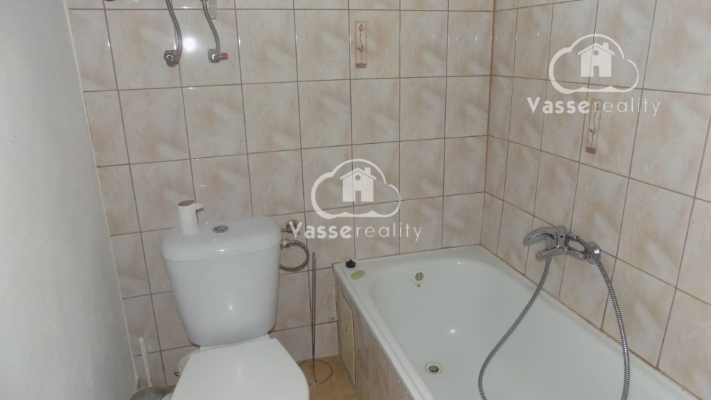 Na predaj 2 domy so samostatným vstupom na jednom pozemku vhodný na chalupu alebo na bývanie  v centre Tvrdošoviec.