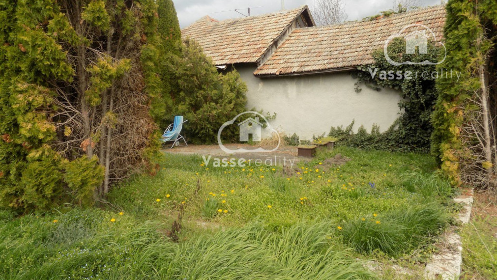 Na predaj 2 domy so samostatným vstupom na jednom pozemku vhodný na chalupu alebo na bývanie  v centre Tvrdošoviec.