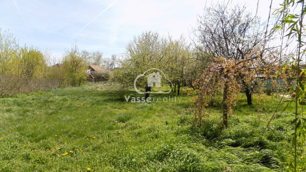 Na predaj 2 domy so samostatným vstupom na jednom pozemku vhodný na chalupu alebo na bývanie  v centre Tvrdošoviec.