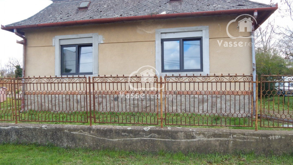 Na predaj 2 izbový tehlový  dom v Gbelciach s projektmi .