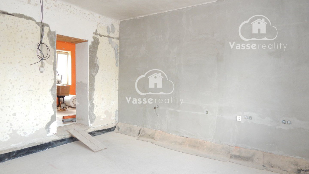 Na predaj 2 izbový tehlový  dom v Gbelciach s projektmi .