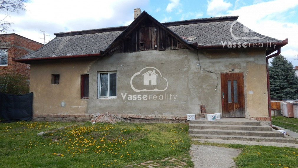 Na predaj 2 izbový tehlový  dom v Gbelciach s projektmi .