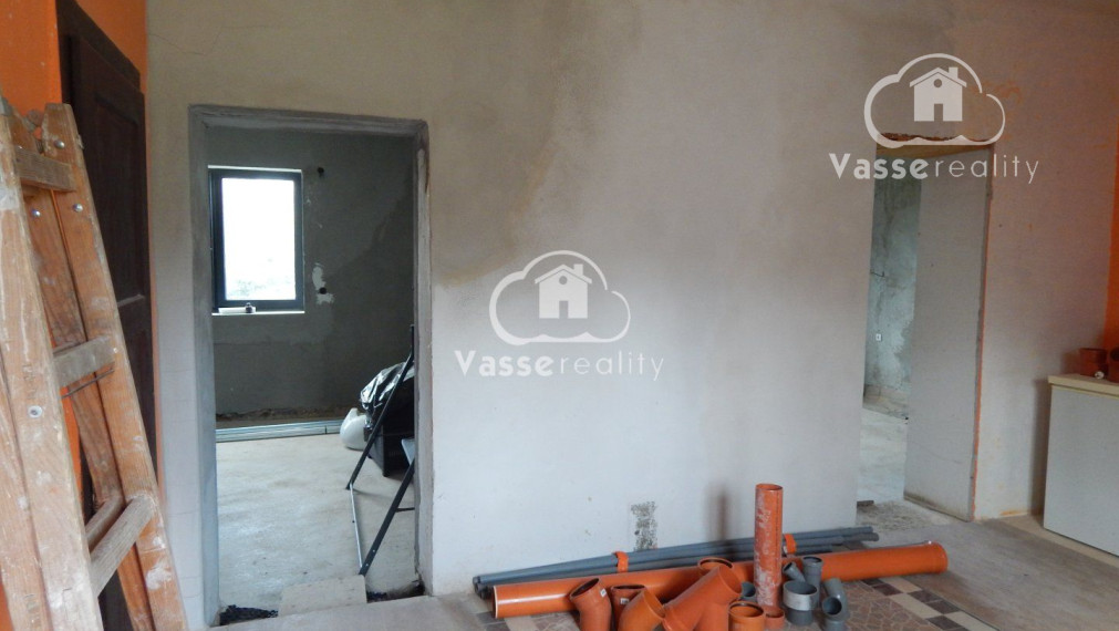 Na predaj 2 izbový tehlový  dom v Gbelciach s projektmi .