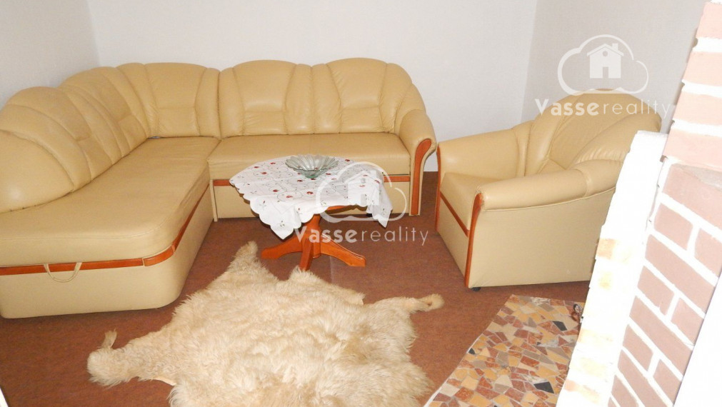 Na predaj vidiecky dom v Nesvadoch -Aňala 2381 m2  vhodné pre chov zvierat .