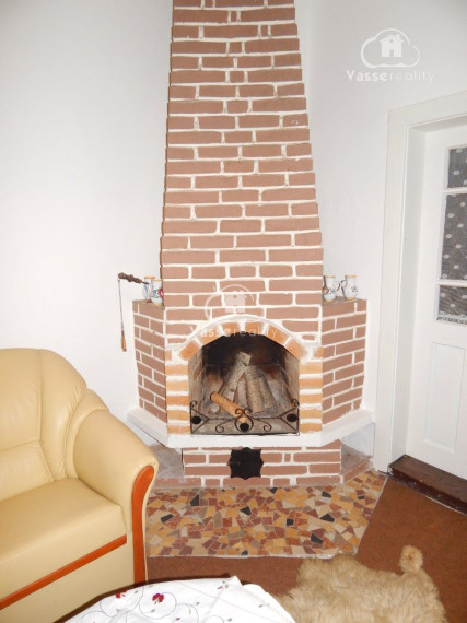 Na predaj vidiecky dom v Nesvadoch -Aňala 2381 m2  vhodné pre chov zvierat .