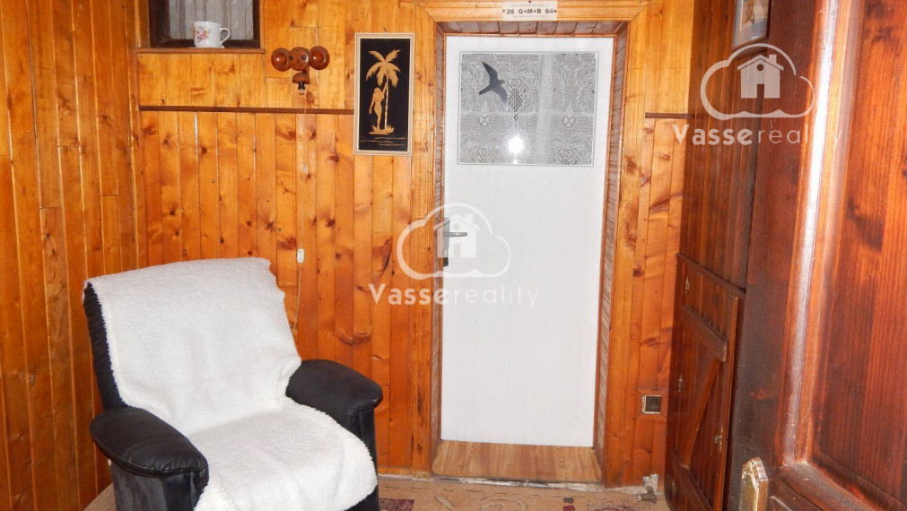 Na predaj vidiecky dom v Nesvadoch -Aňala 2381 m2  vhodné pre chov zvierat .