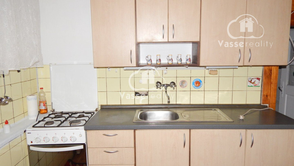 Na predaj vidiecky dom v Nesvadoch -Aňala 2381 m2  vhodné pre chov zvierat .