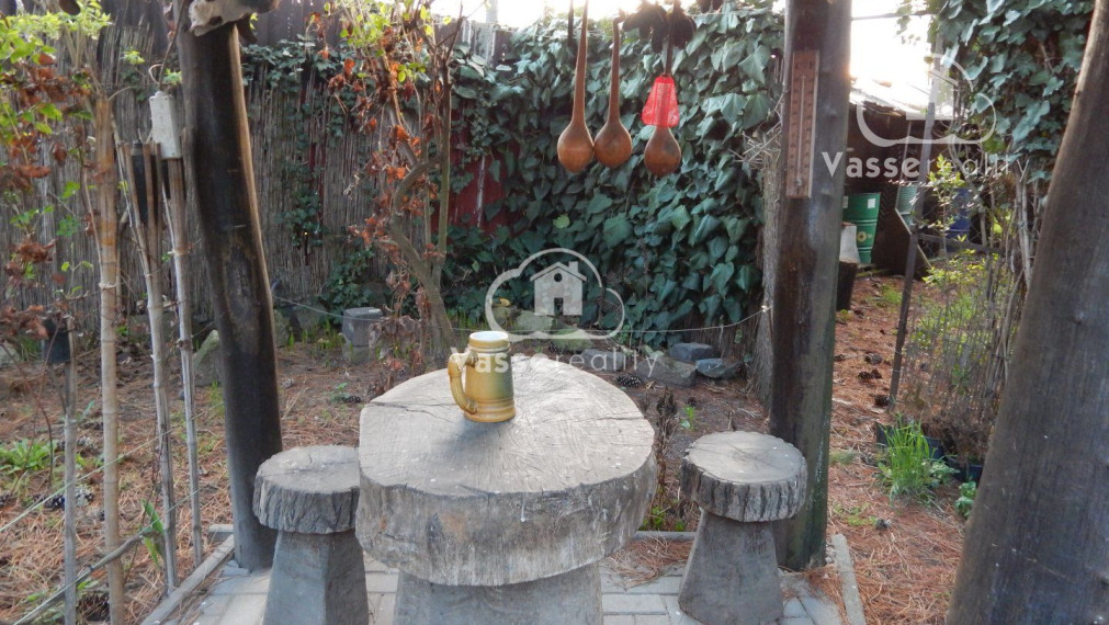 Na predaj vidiecky dom v Nesvadoch -Aňala 2381 m2  vhodné pre chov zvierat .