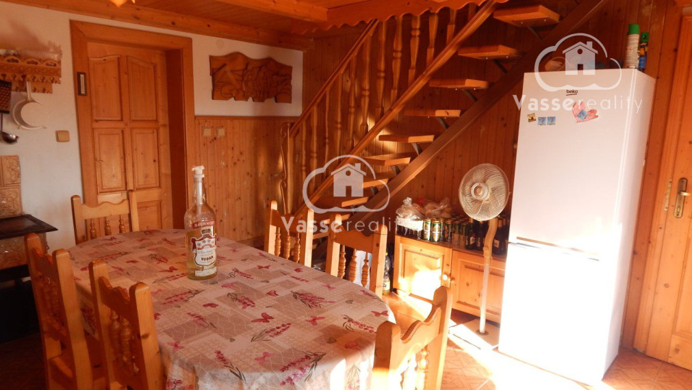 Chata vhodná na celoročné bývanie v Trávnici pri Podhájskej .