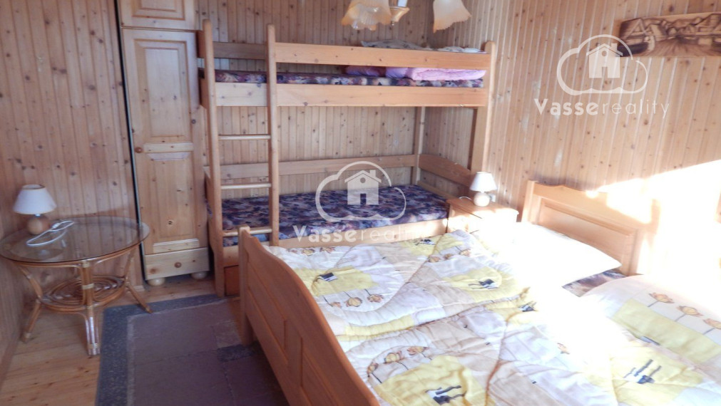 Chata vhodná na celoročné bývanie v Trávnici pri Podhájskej .