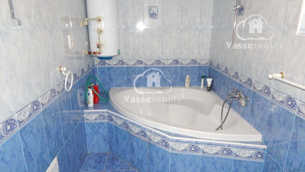 Chata vhodná na celoročné bývanie v Trávnici pri Podhájskej .