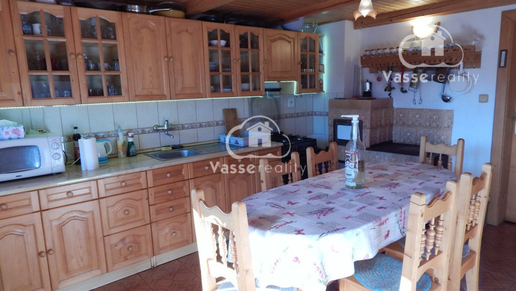 Chata vhodná na celoročné bývanie v Trávnici pri Podhájskej .