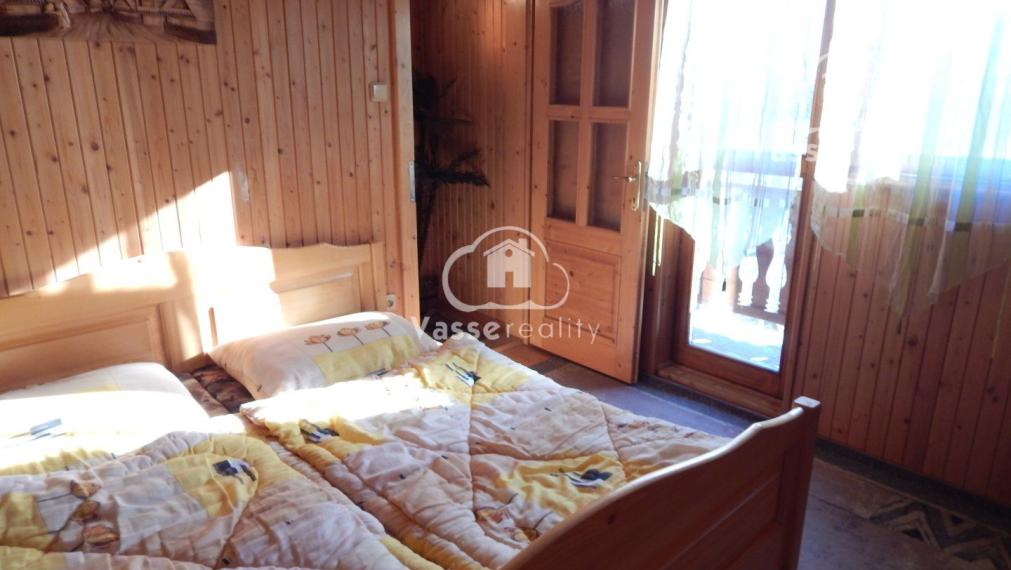 Chata vhodná na celoročné bývanie v Trávnici pri Podhájskej .