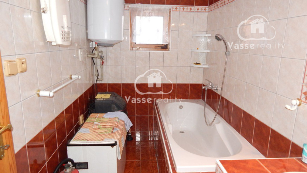 Chata vhodná na celoročné bývanie v Trávnici pri Podhájskej .