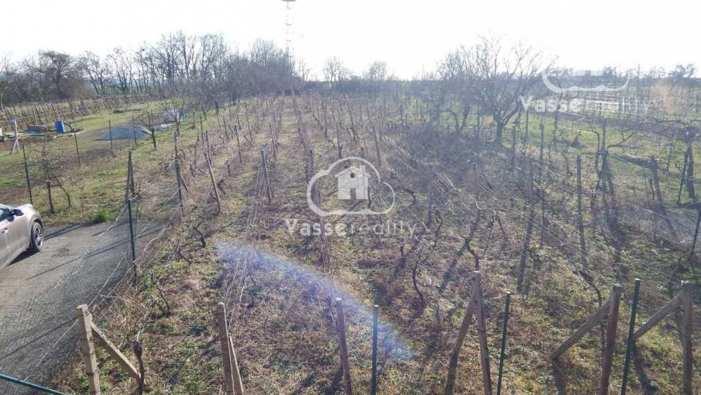 Chata vhodná na celoročné bývanie v Trávnici pri Podhájskej .