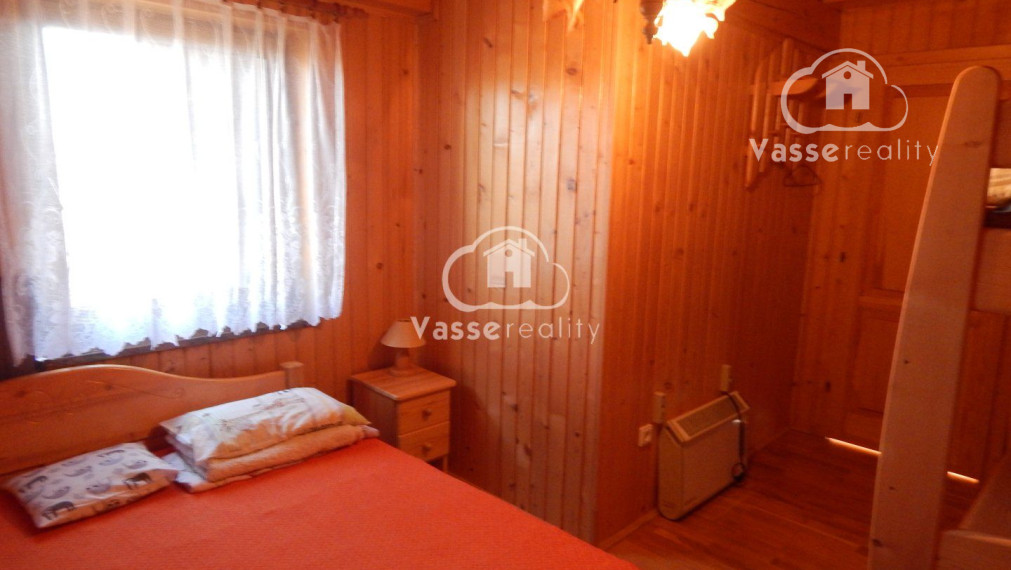 Chata vhodná na celoročné bývanie v Trávnici pri Podhájskej .