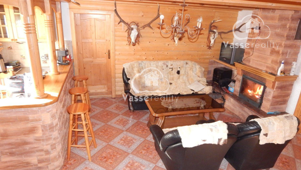 Chata vhodná na celoročné bývanie v Trávnici pri Podhájskej .