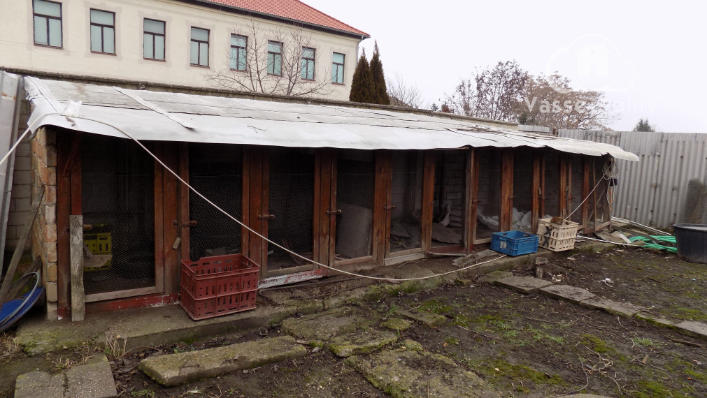 Poschodový dom v Tvrdošovciach  v centre obce  vhodné aj na podnikanie !