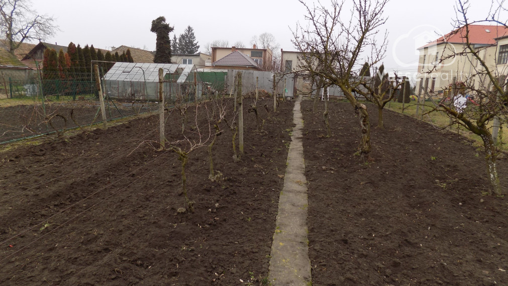 Poschodový dom v Tvrdošovciach  v centre obce  vhodné aj na podnikanie !