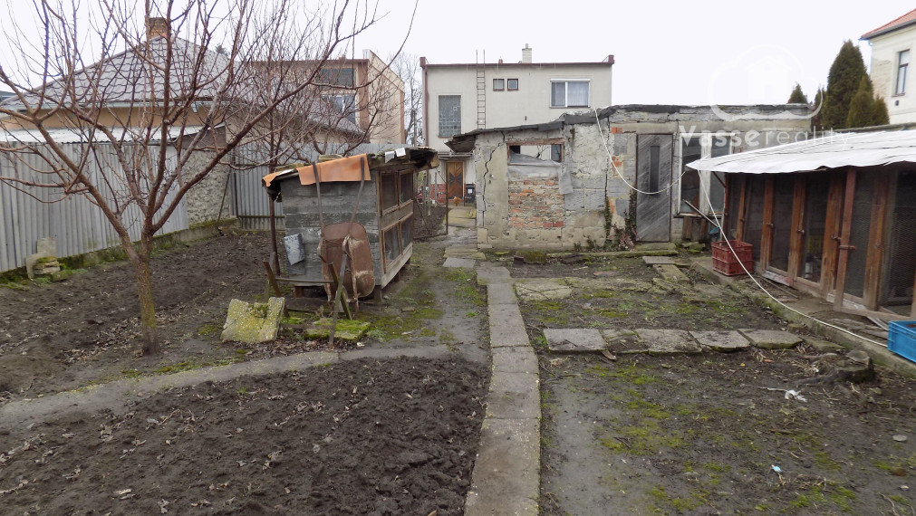 Poschodový dom v Tvrdošovciach  v centre obce  vhodné aj na podnikanie !