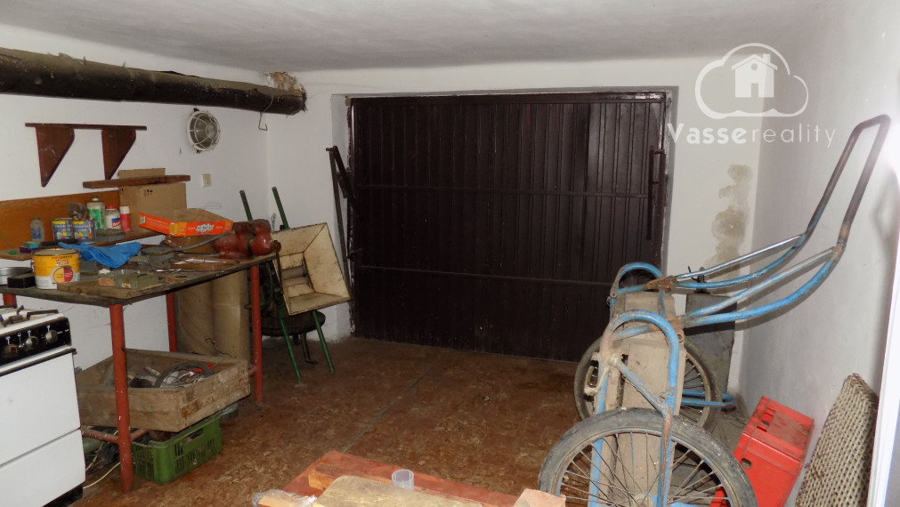 Poschodový dom v Tvrdošovciach  v centre obce  vhodné aj na podnikanie !