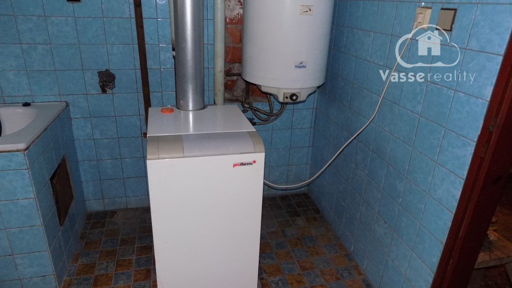 Poschodový dom v Tvrdošovciach  v centre obce  vhodné aj na podnikanie !