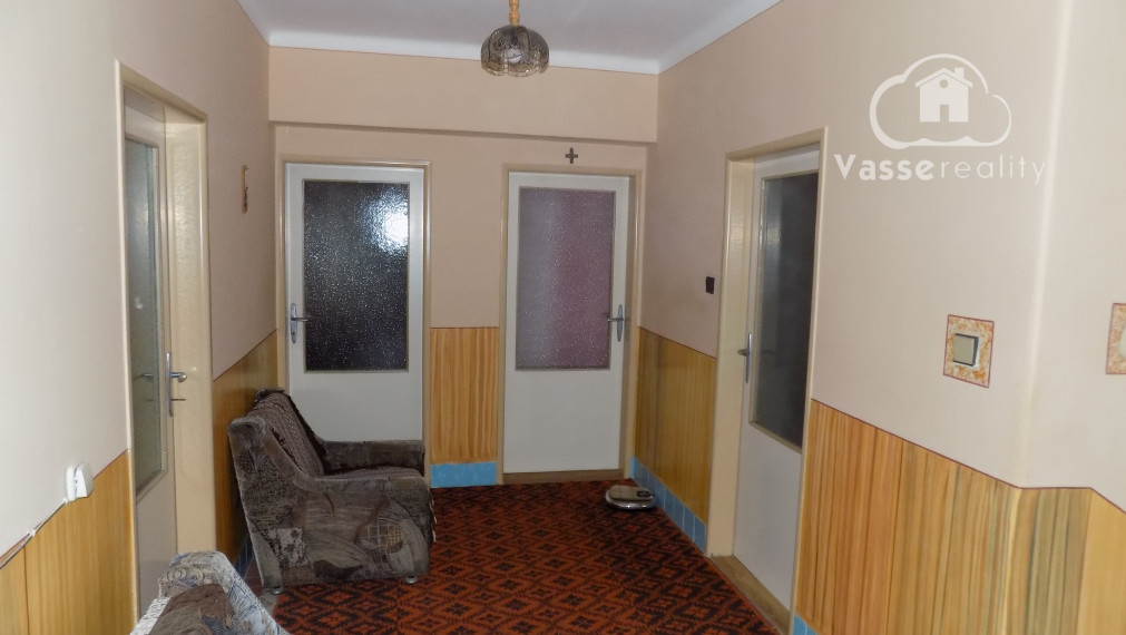 Poschodový dom v Tvrdošovciach  v centre obce  vhodné aj na podnikanie !