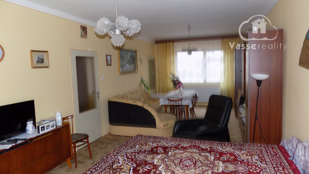 Poschodový dom v Tvrdošovciach  v centre obce  vhodné aj na podnikanie !