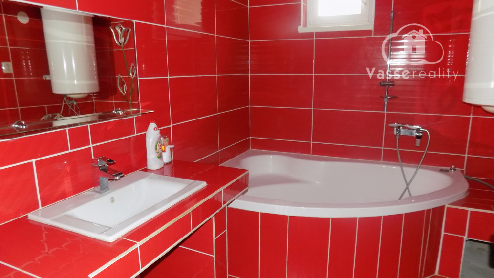 Na predaj 3 izb. dom s letnou kuchynkou  v Tvrdošovciach  .