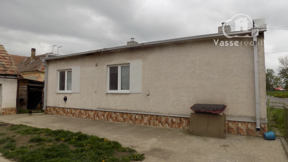 Na predaj 3 izb. dom s letnou kuchynkou  v Tvrdošovciach  .