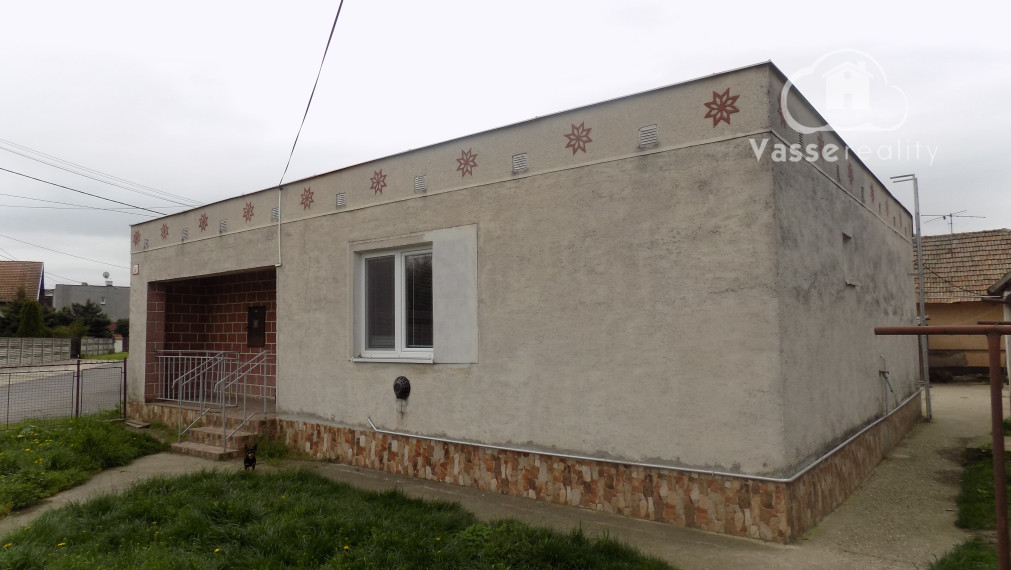 Na predaj 3 izb. dom s letnou kuchynkou  v Tvrdošovciach  .