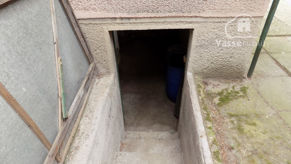 Na predaj  2 izb. dom v Nových Zámkoch- záhrada 569m2 .