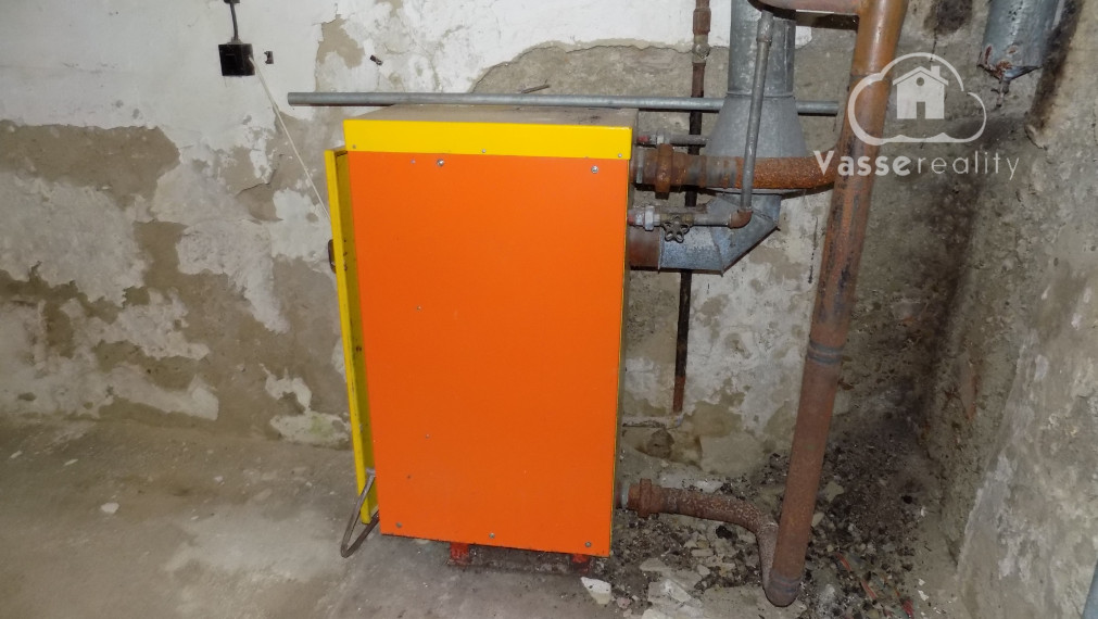 Na predaj  2 izb. dom v Nových Zámkoch- záhrada 569m2 .