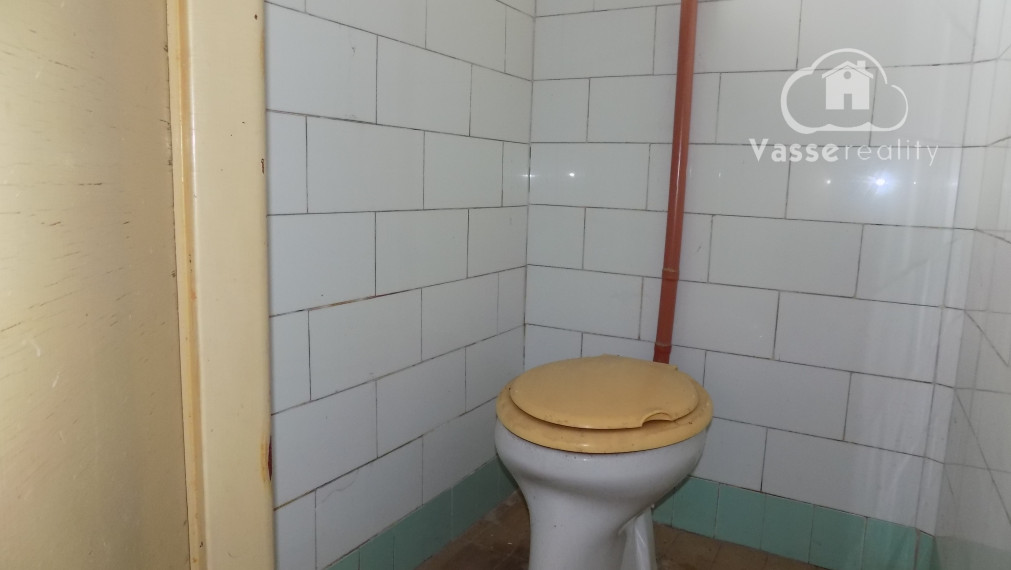 Na predaj  2 izb. dom v Nových Zámkoch- záhrada 569m2 .